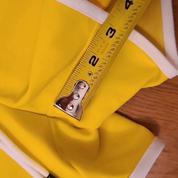 SPORTS ILLUSTRATED WOMEN'S YELLOW SHORTS ELASTIC WAISTBAND SIZE SMALL - Picture 11 of 11